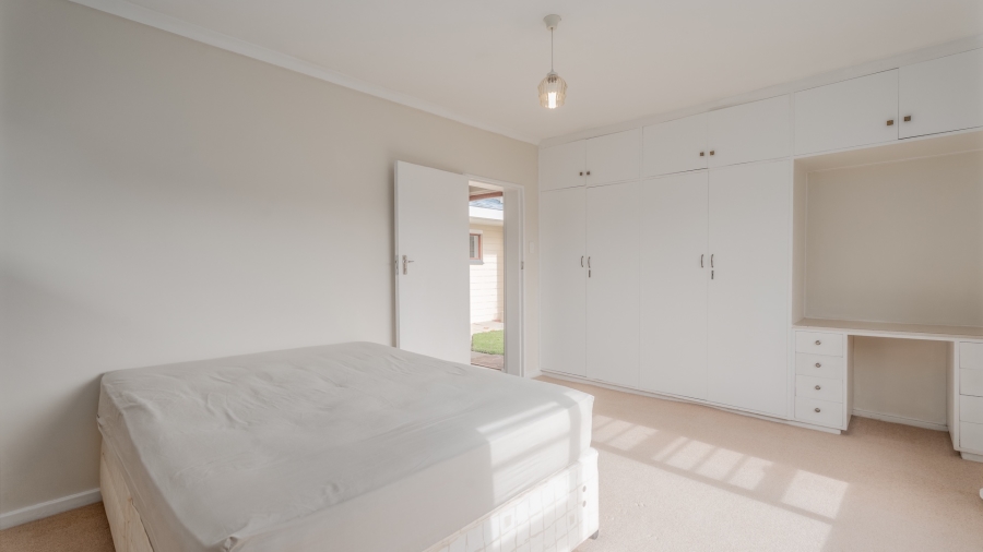 5 Bedroom Property for Sale in Zeekoevlei Western Cape